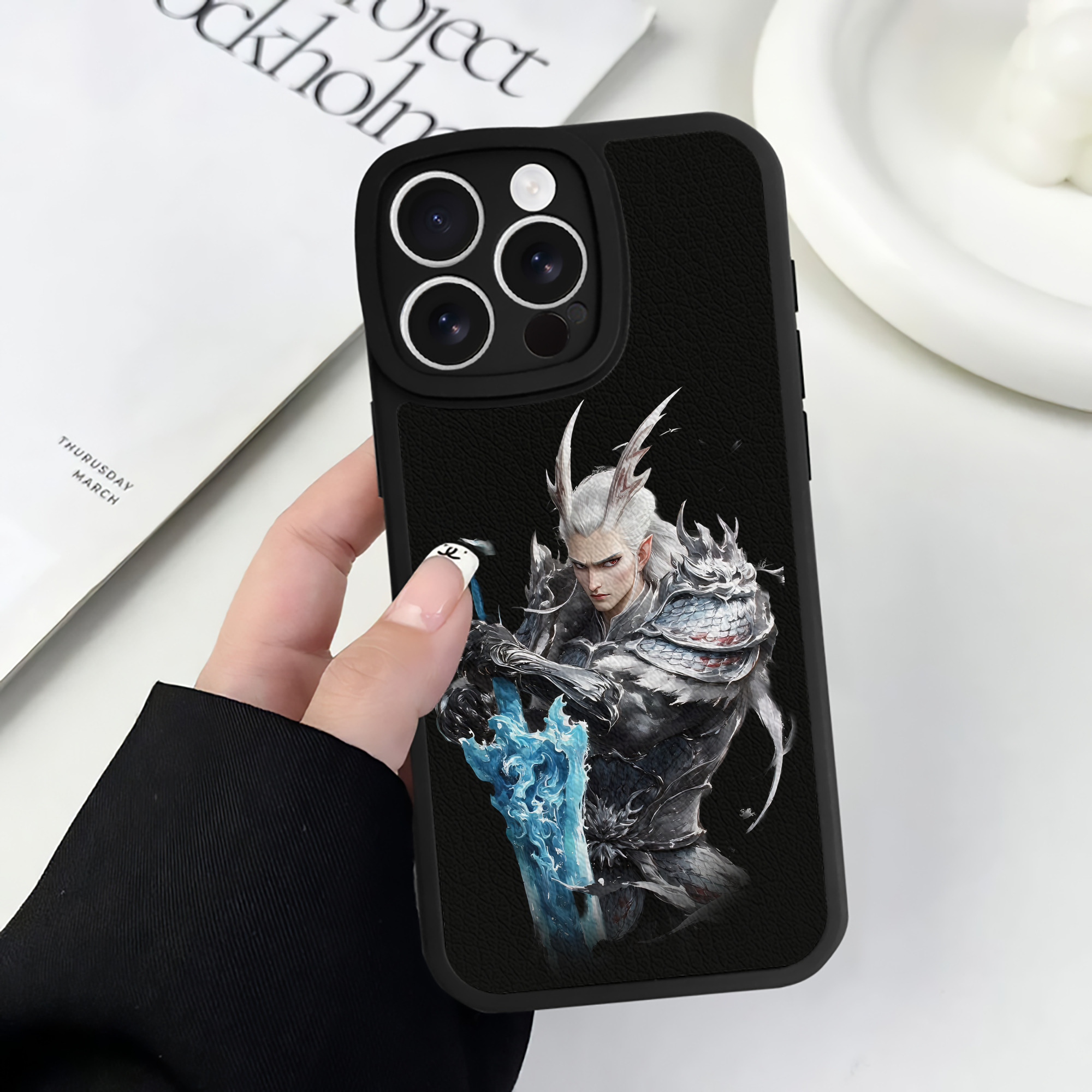（画像用） Ne Zha 2 ナタ 魔童の大暴れ 【iPhone 16シリーズ対応】シリコンスマホケース（レザー調） 材質：シリコン
